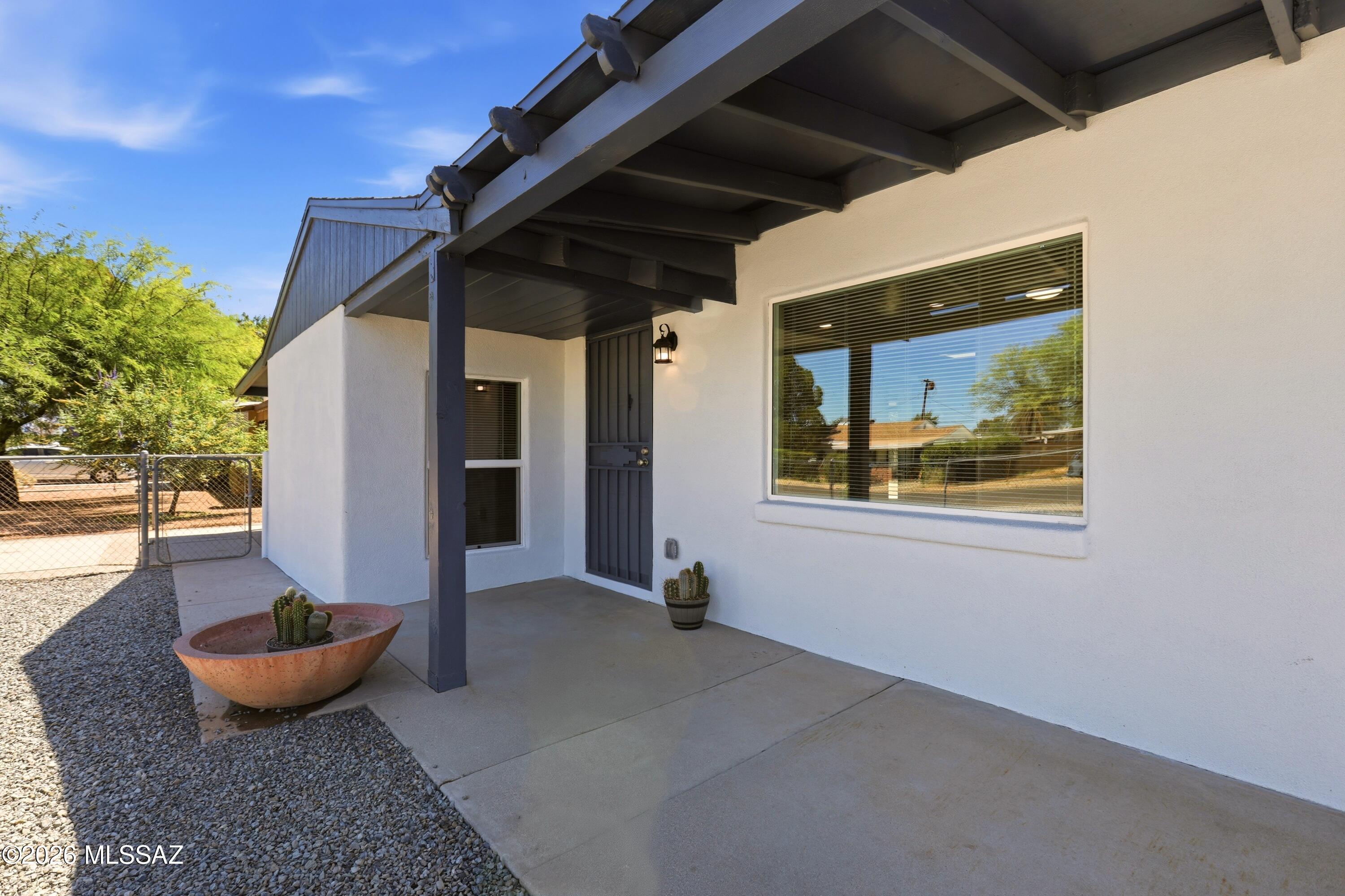 2111 South Miramonte Stravenue Tucson, AZ 85713 - Photo 3 of 34 3. Covered Front Patio