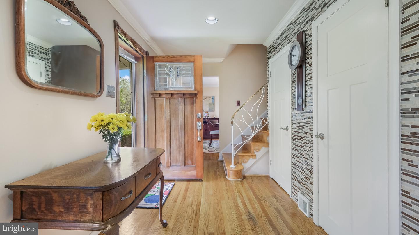 646 Green Briar Road Elkins Park, PA 19027 - Photo 2 of 28 Foyer Entryway
