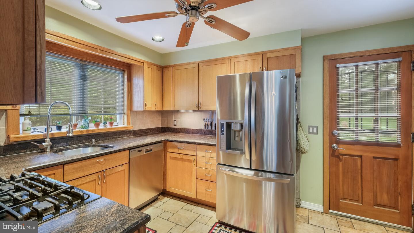 646 Green Briar Road Elkins Park, PA 19027 - Photo 10 of 28 Kitchen