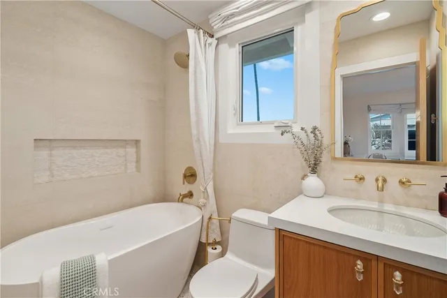 $4,495,000 | 425 Tustin Avenue, Newport Beach, CA 92663