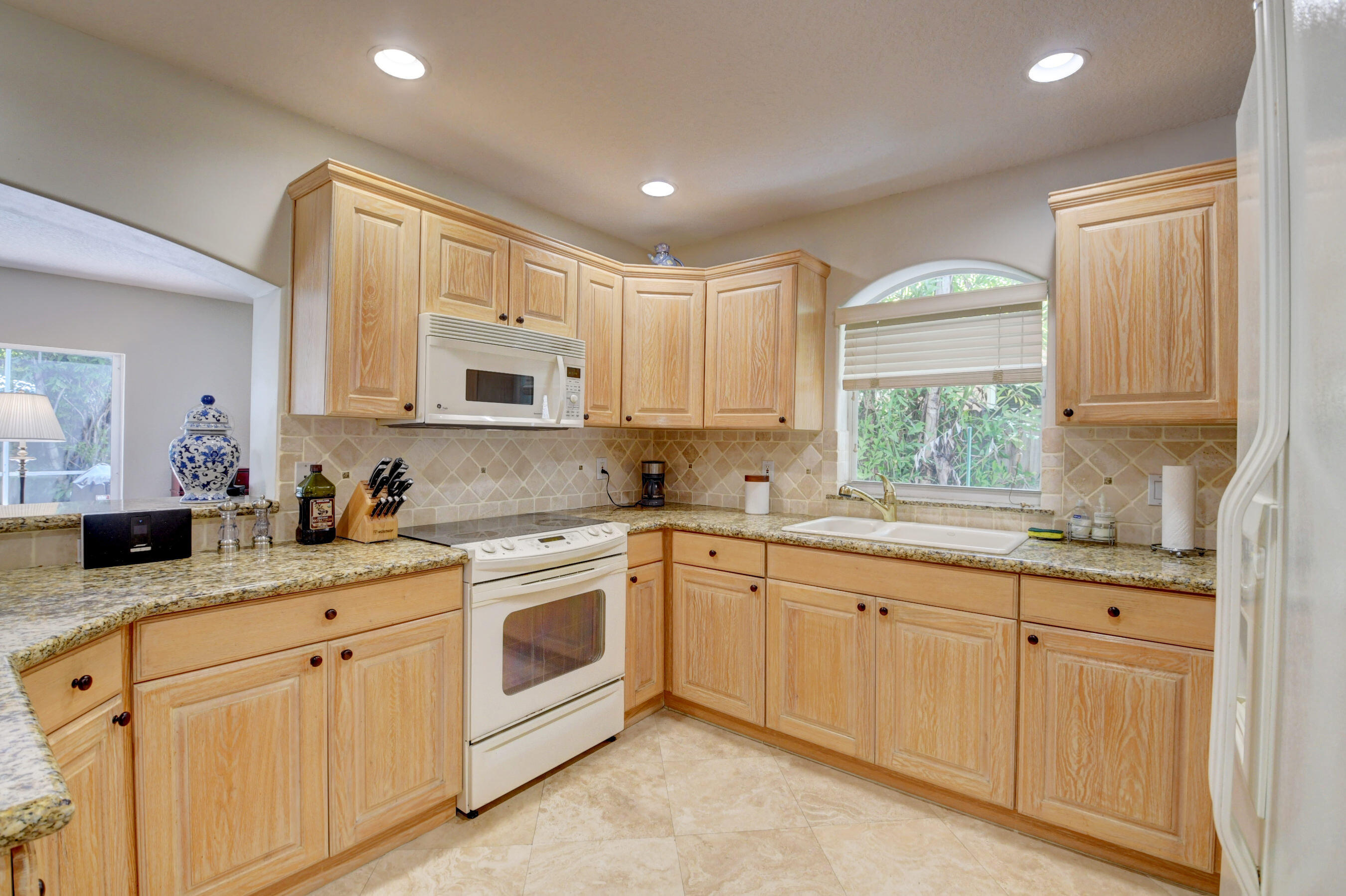 724 Northwest 6th Street Boca Raton, FL 33486 - Photo 11 of 67 DSC_10001 (231)_2)_3)_4)_5)