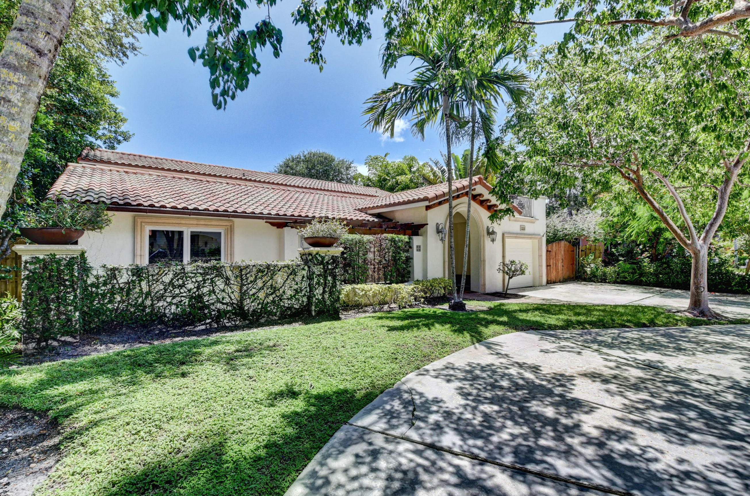 724 Northwest 6th Street Boca Raton, FL 33486 - Photo 2 of 67 DSC_10001 (151)_2)_3)_4)_5)