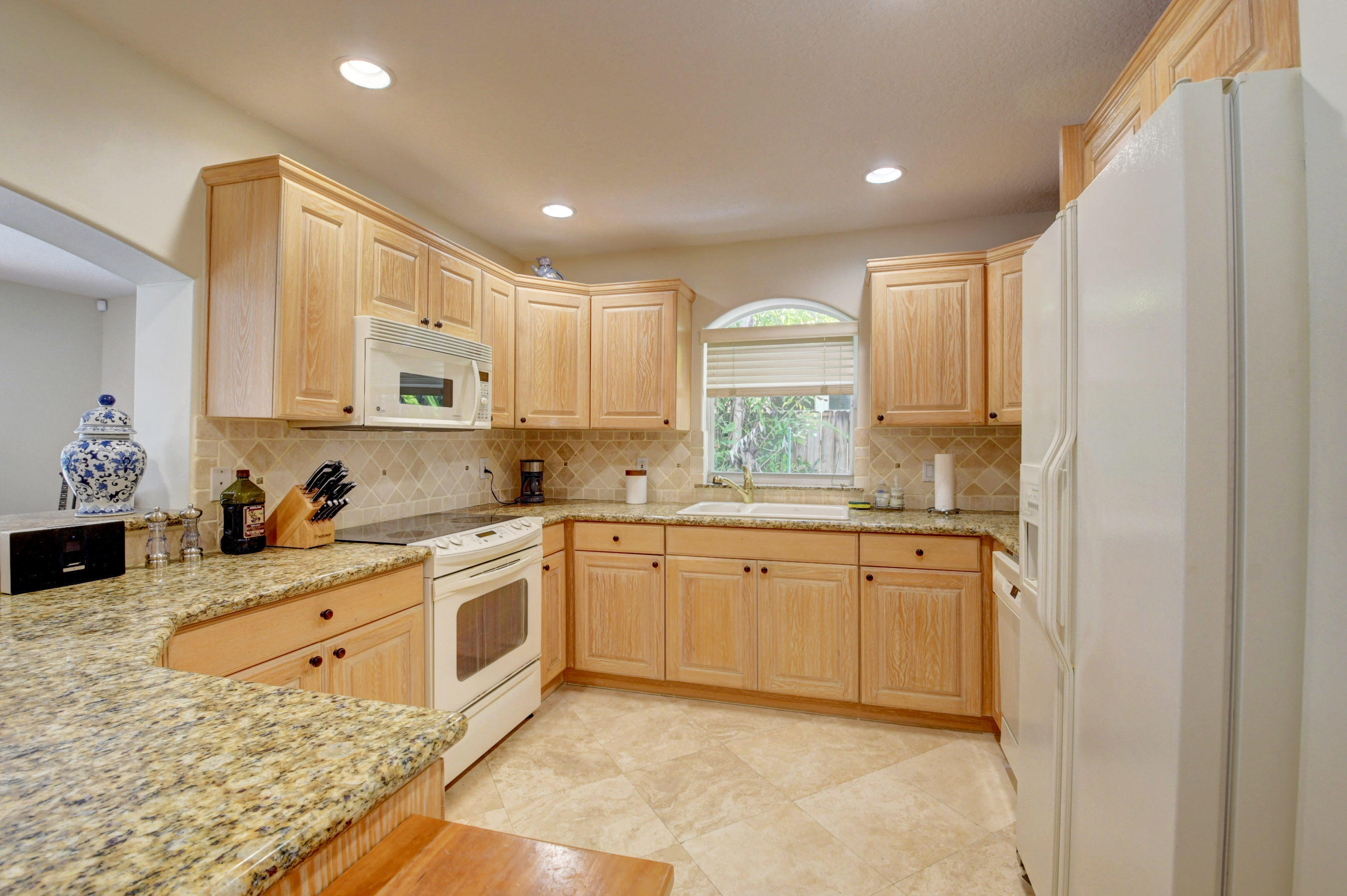 724 Northwest 6th Street Boca Raton, FL 33486 - Photo 10 of 67 DSC_10001 (226)_27)_28)_29)_30)