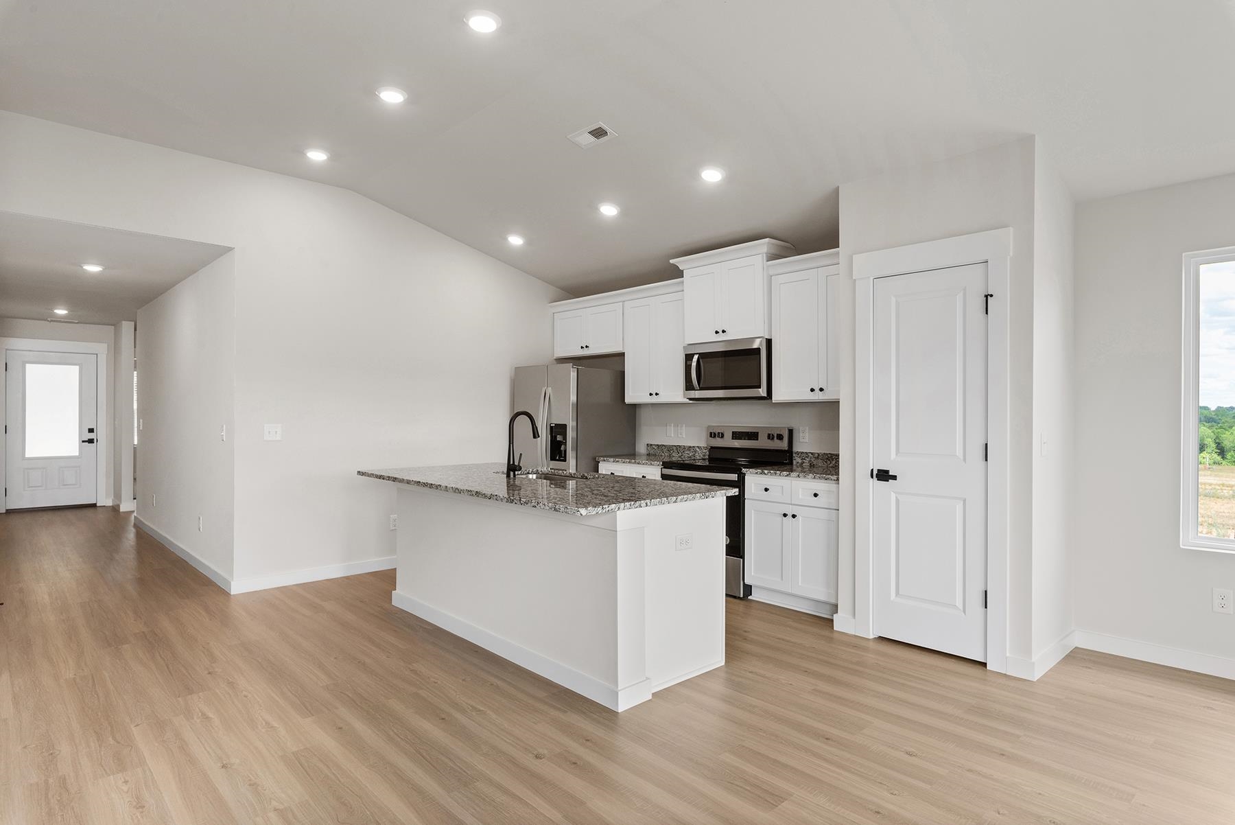 1220 Crested Iris Street Moore, SC 29369 - Photo 4 of 20