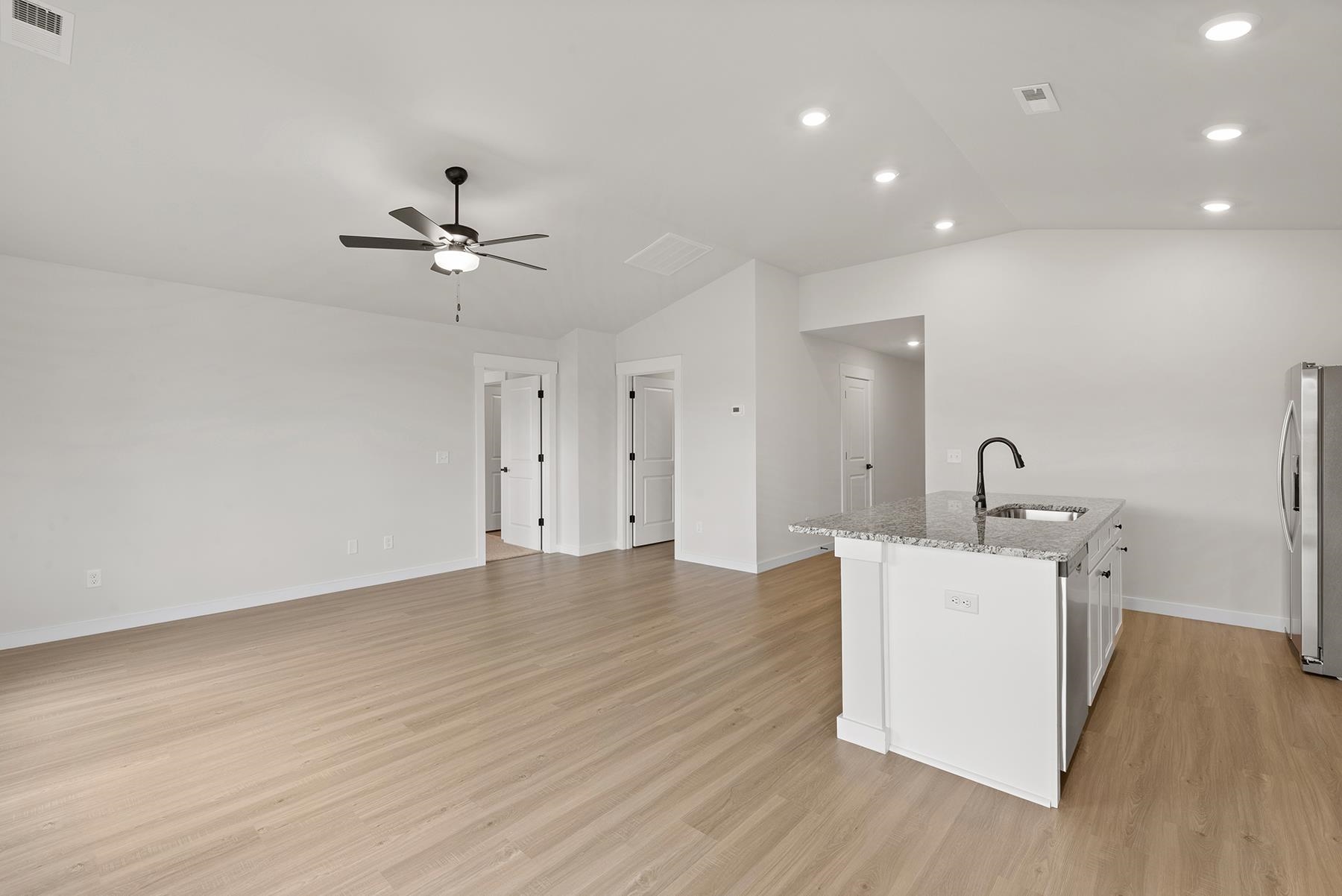 1220 Crested Iris Street Moore, SC 29369 - Photo 5 of 20