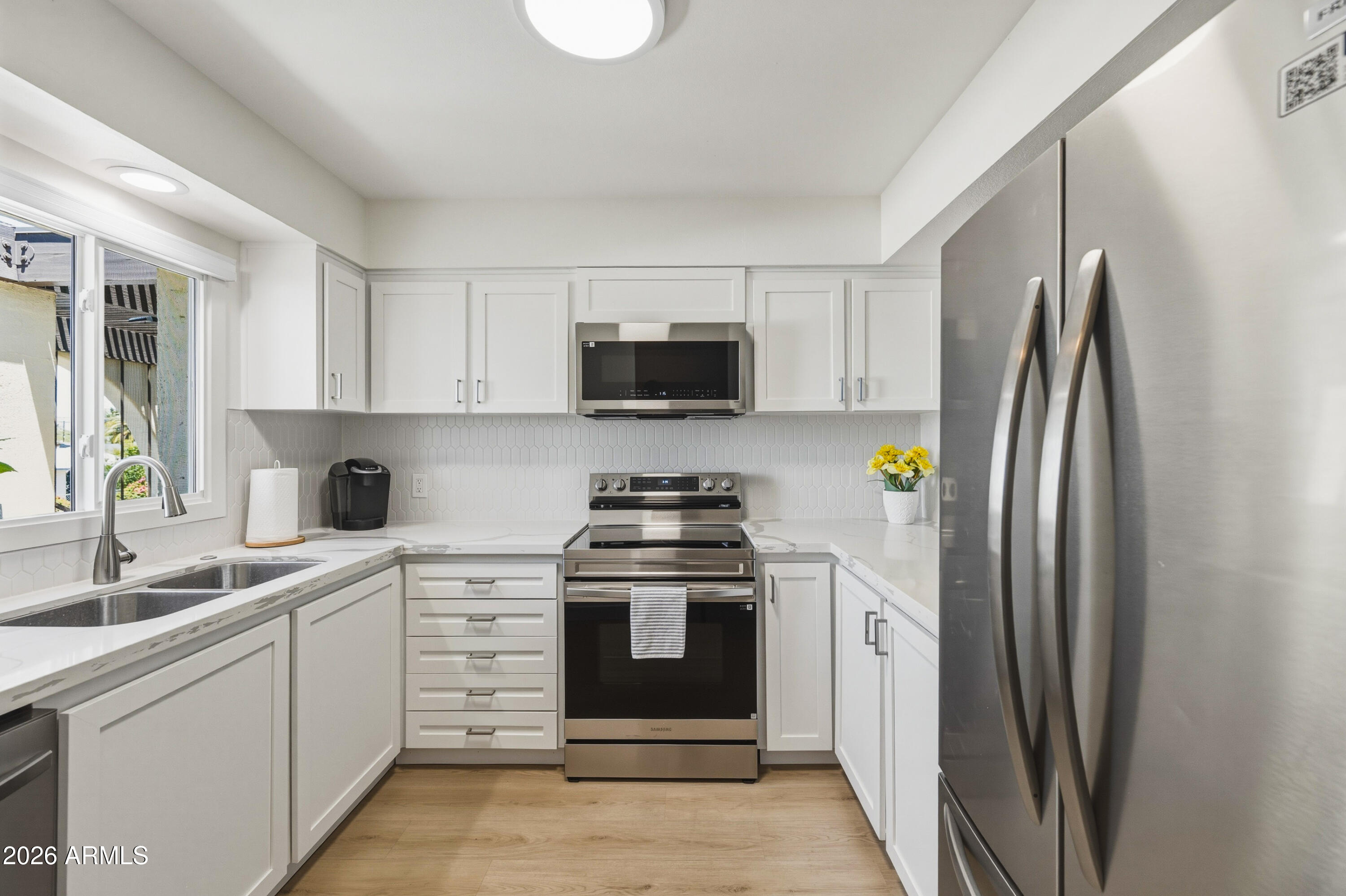 131 North Higley Road, Unit 218 Mesa, AZ 85205 - Photo 5 of 33 Updated Kitchen