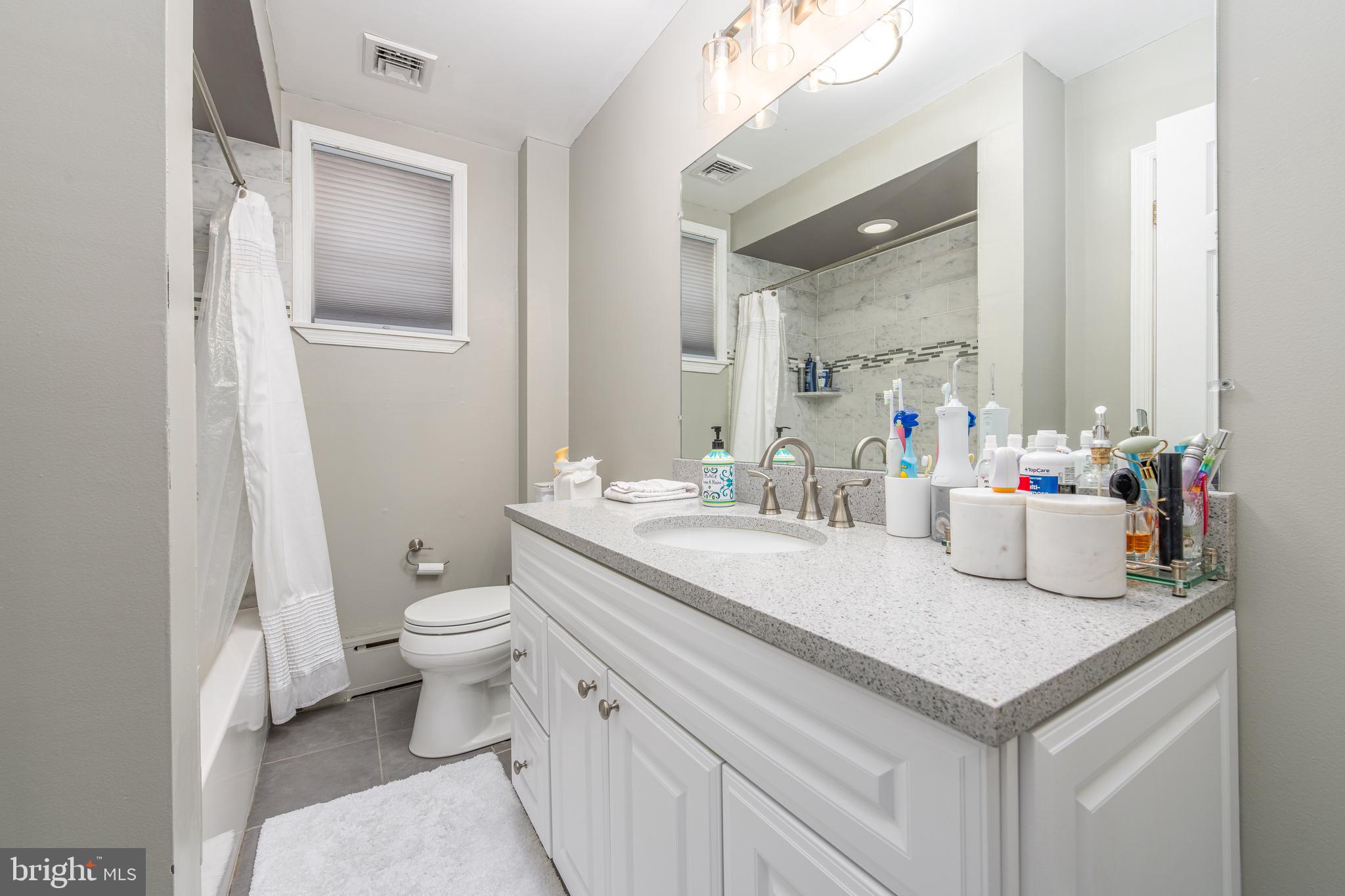 2133 West Ritner Street Philadelphia, PA 19145 - Photo 22 of 35 Main Bathroom