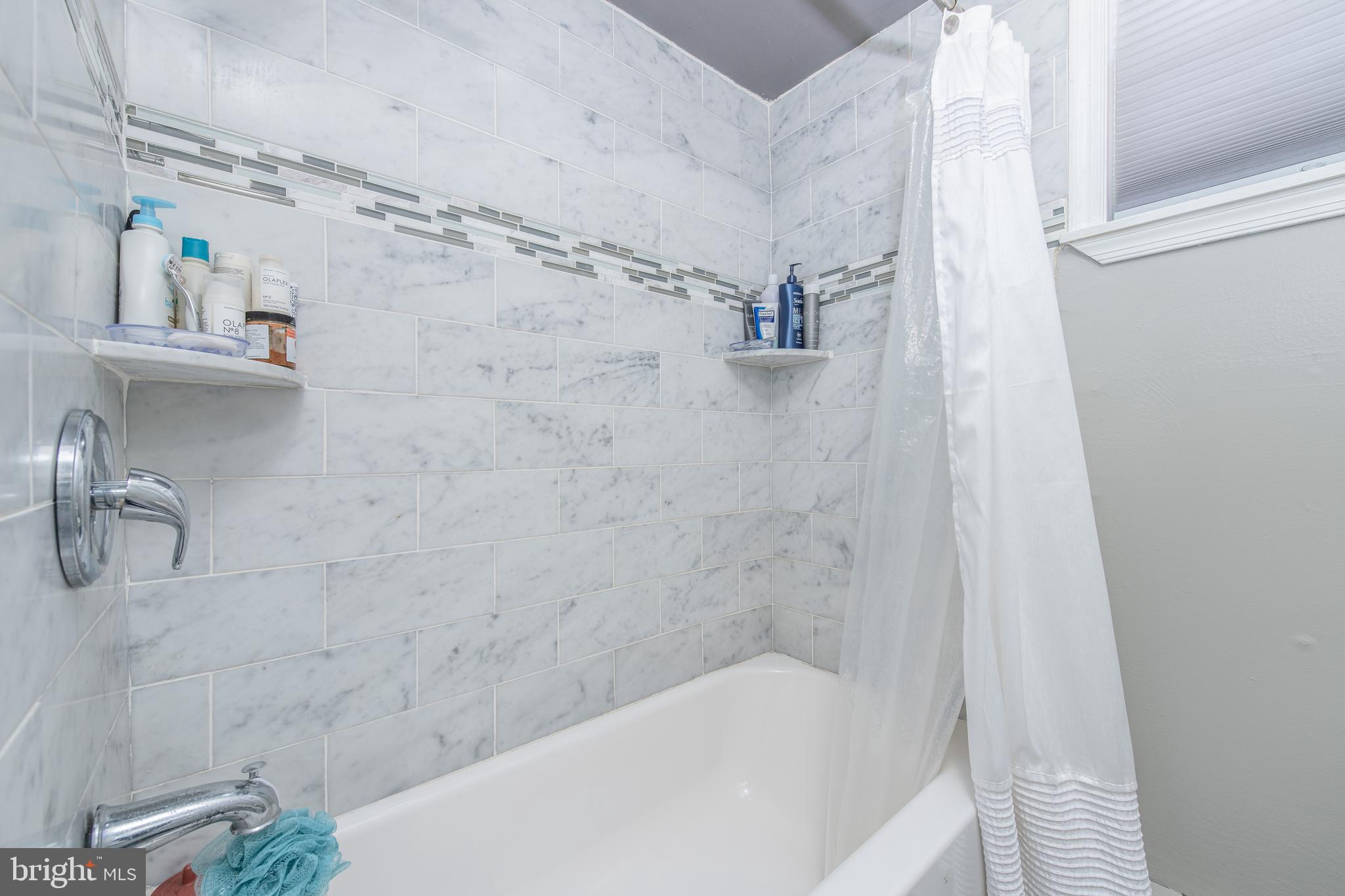2133 West Ritner Street Philadelphia, PA 19145 - Photo 23 of 35 Main Bathroom