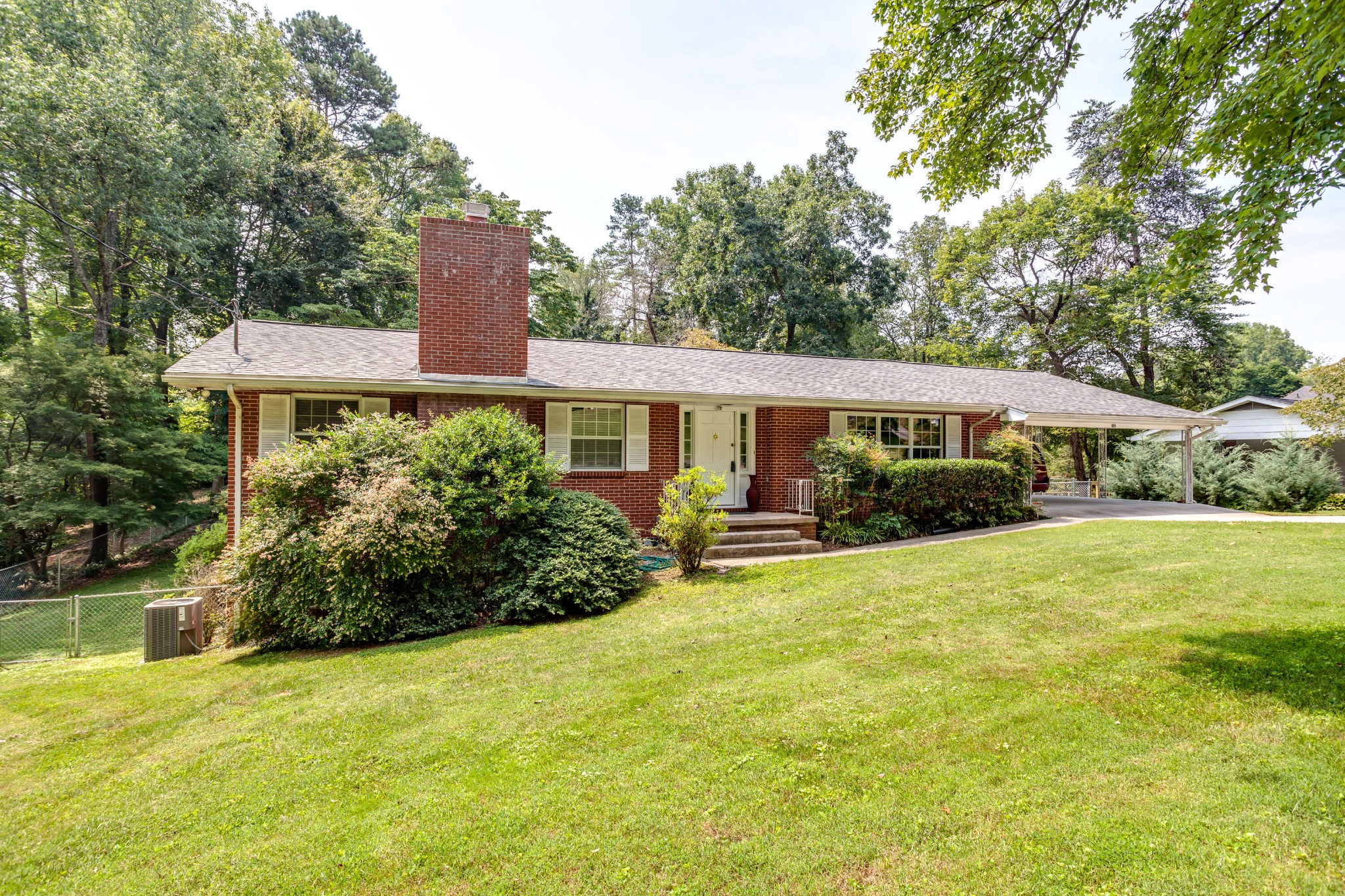 105 Mohawk Road Oak Ridge, TN 37830 - Photo 2 of 31 Gallery Image 2