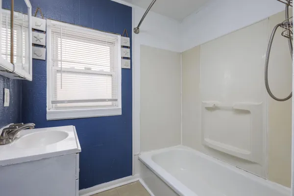 $1,250 | 23328 Battelle Avenue, Hazel Park, MI 48030