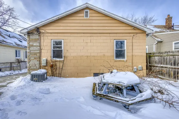 $1,250 | 23328 Battelle Avenue, Hazel Park, MI 48030