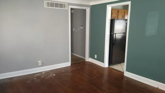 $1,250 | 23328 Battelle Avenue, Hazel Park, MI 48030