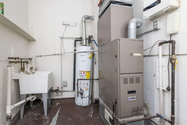 $1,250 | 23328 Battelle Avenue, Hazel Park, MI 48030