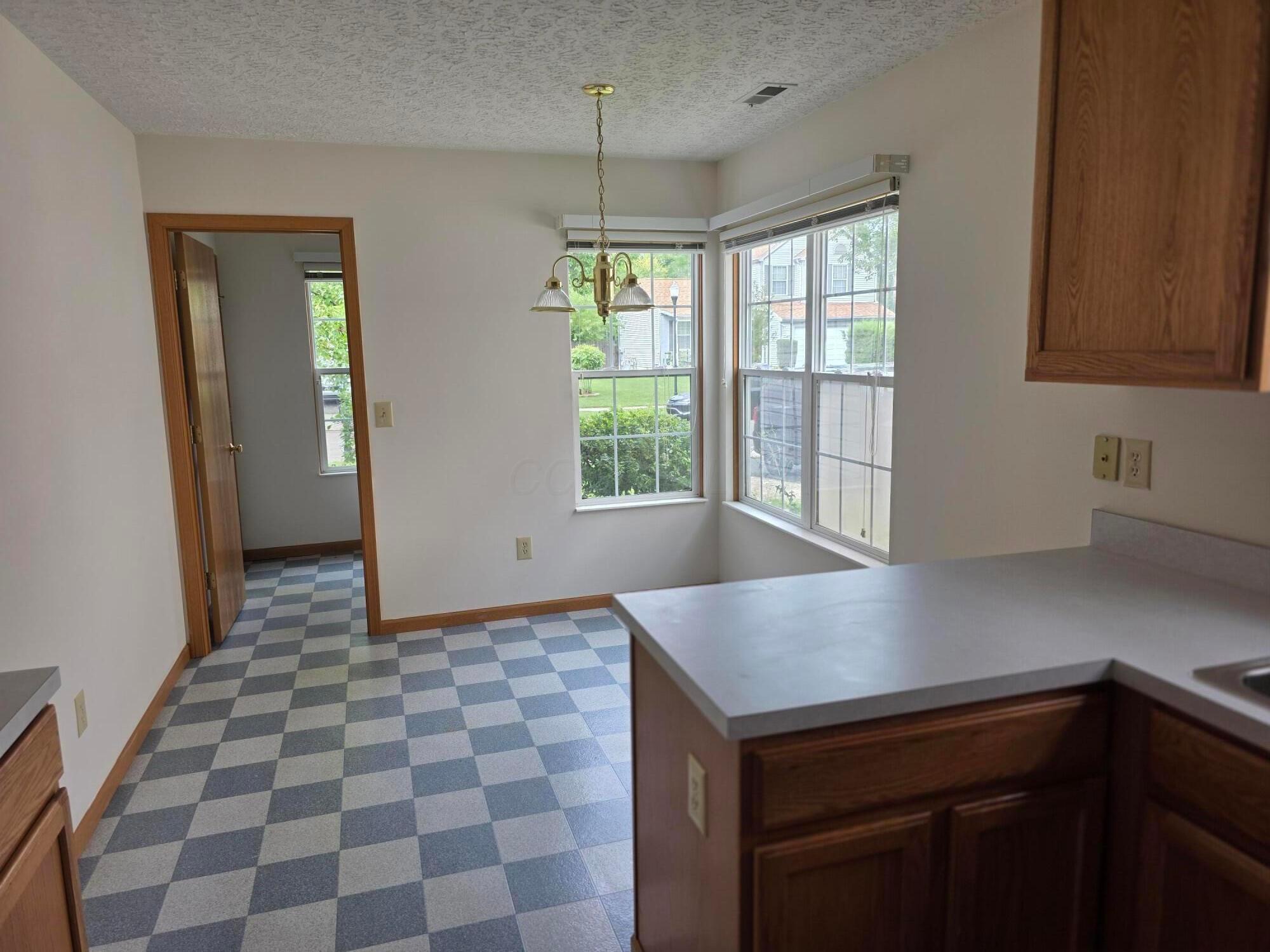 2049 Margo Road Columbus, OH 43229 - Photo 6 of 11 1000031672