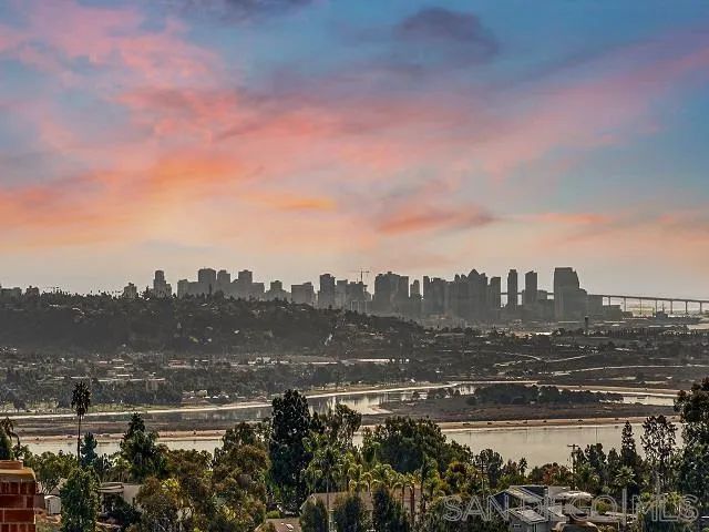 $2,995,000 | 1619 Calle De Primra, La Jolla, CA 92037