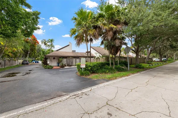 $475,000 | 7759 Southwest 100th Street, Unit 37, Miami, FL 33156