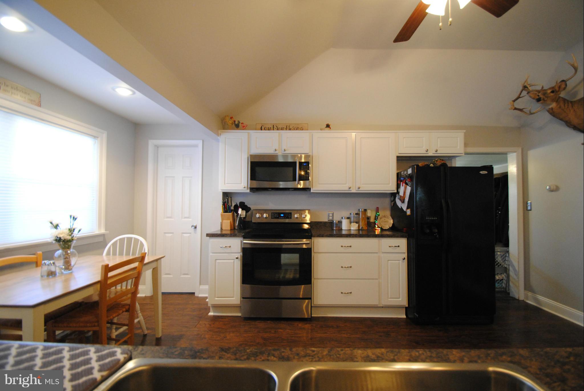 10876 Country Club Road Waynesboro, PA 17268 - Photo 7 of 23 Kitchen