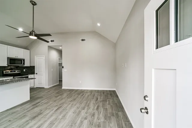 $1,325 | 16613 East Lynbrook, Montgomery, TX 77316