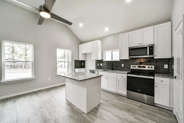 $1,325 | 16613 East Lynbrook, Montgomery, TX 77316