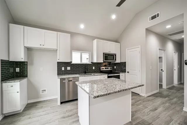 $1,325 | 16613 East Lynbrook, Montgomery, TX 77316