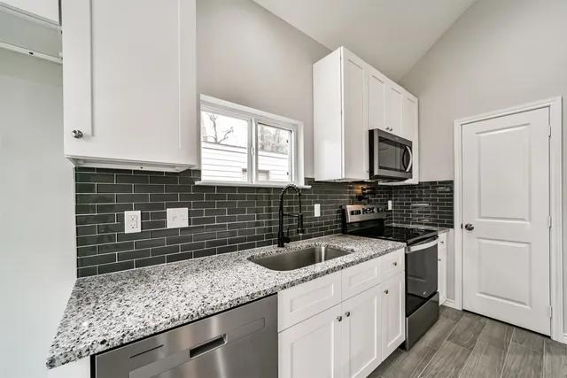 $1,325 | 16613 East Lynbrook, Montgomery, TX 77316