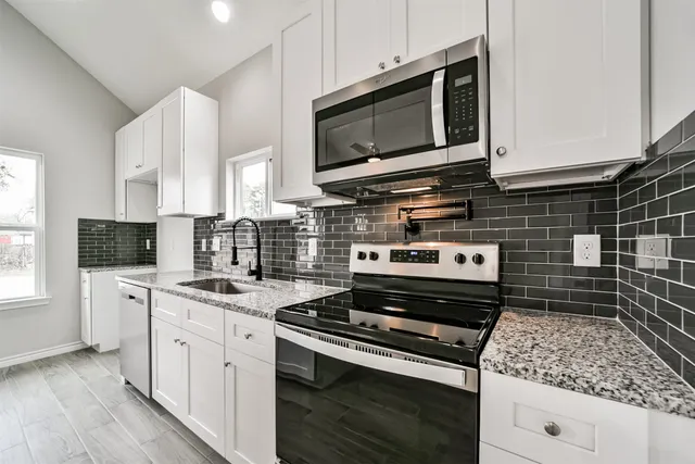 $1,325 | 16613 East Lynbrook, Montgomery, TX 77316