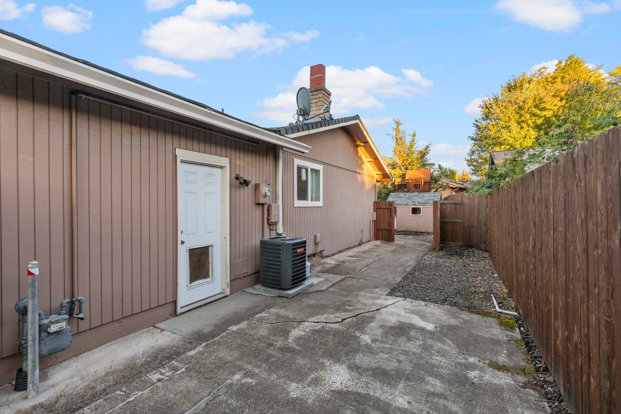 2894 Aldersgate Road Medford, OR 97504 - Photo 26 of 27 31-web-or-mls-WCIL0138