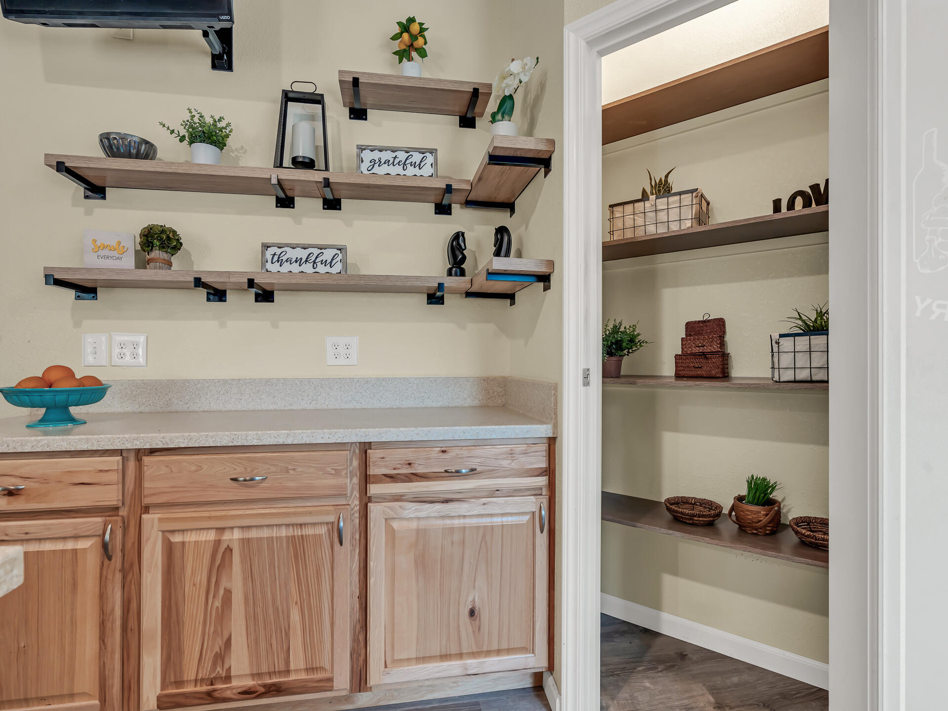 19394 Union School Road Redding, CA 96003 - Photo 9 of 40 Kitchen Pantry