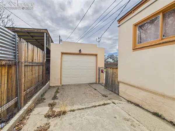 a view of a garage