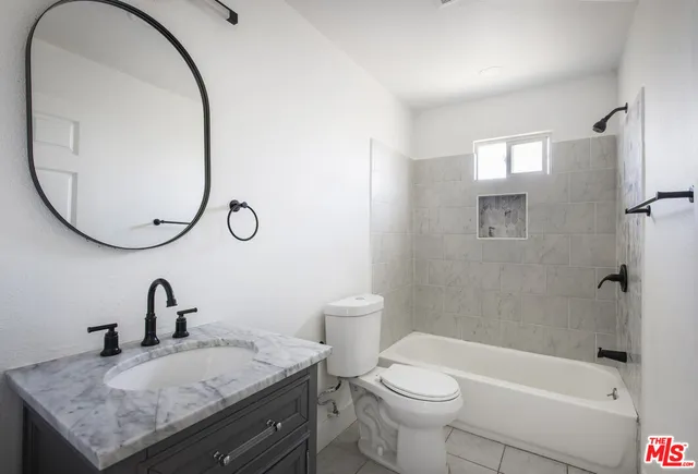 $1,550,000 | 2074 West 29th Street, Los Angeles, CA 90018