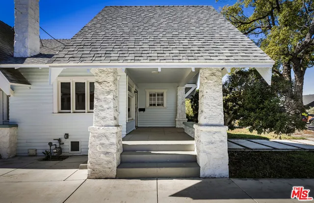 $1,550,000 | 2074 West 29th Street, Los Angeles, CA 90018