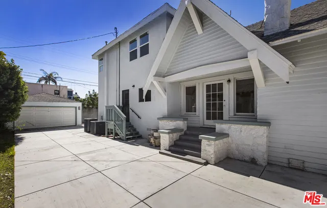 $1,550,000 | 2074 West 29th Street, Los Angeles, CA 90018