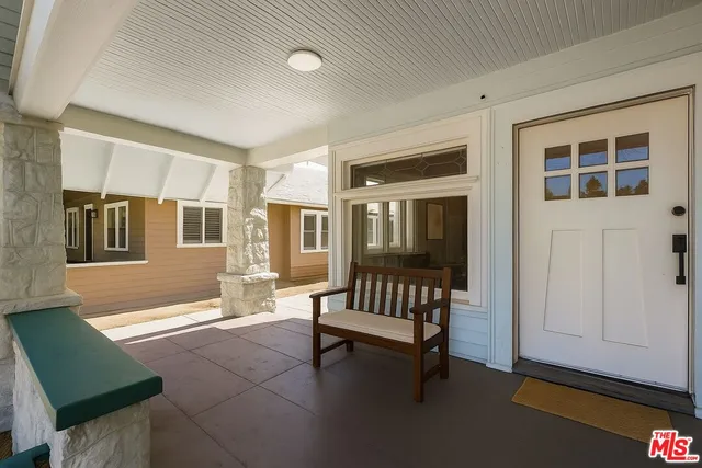 $1,550,000 | 2074 West 29th Street, Los Angeles, CA 90018