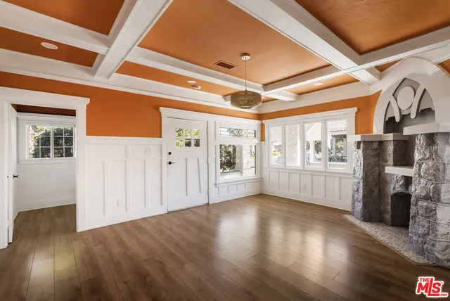 $1,550,000 | 2074 West 29th Street, Los Angeles, CA 90018