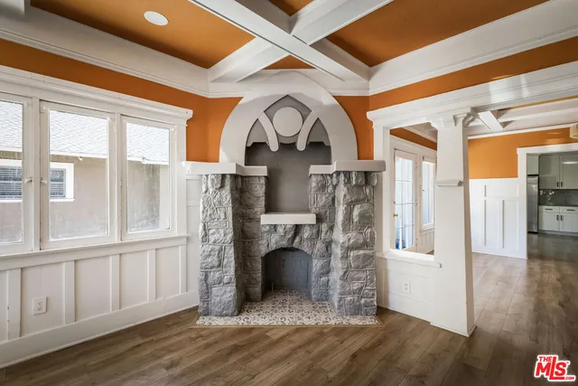 $1,550,000 | 2074 West 29th Street, Los Angeles, CA 90018