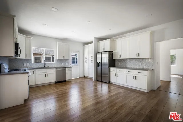 $1,550,000 | 2074 West 29th Street, Los Angeles, CA 90018