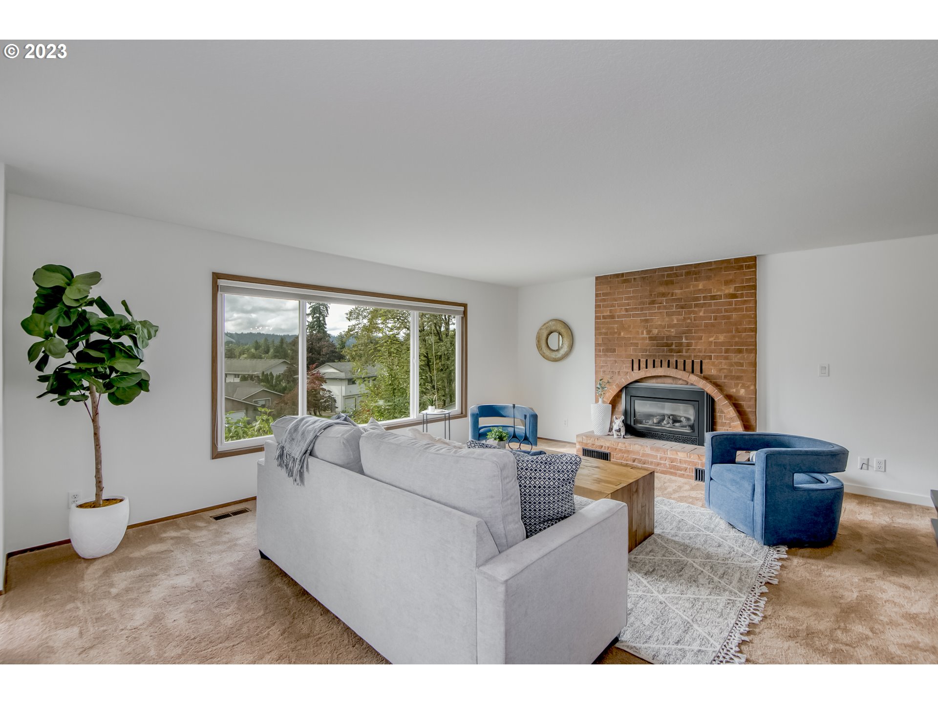 18580 Goetz Road Gladstone, OR 97027 - Photo 5 of 33 Living Room
