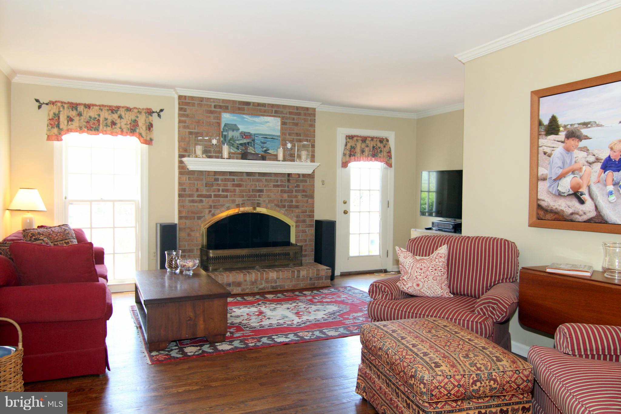 1010 Riva Ridge Drive Great Falls, VA 22066 - Photo 5 of 20 Sunny Family Room w/Gas Fireplace