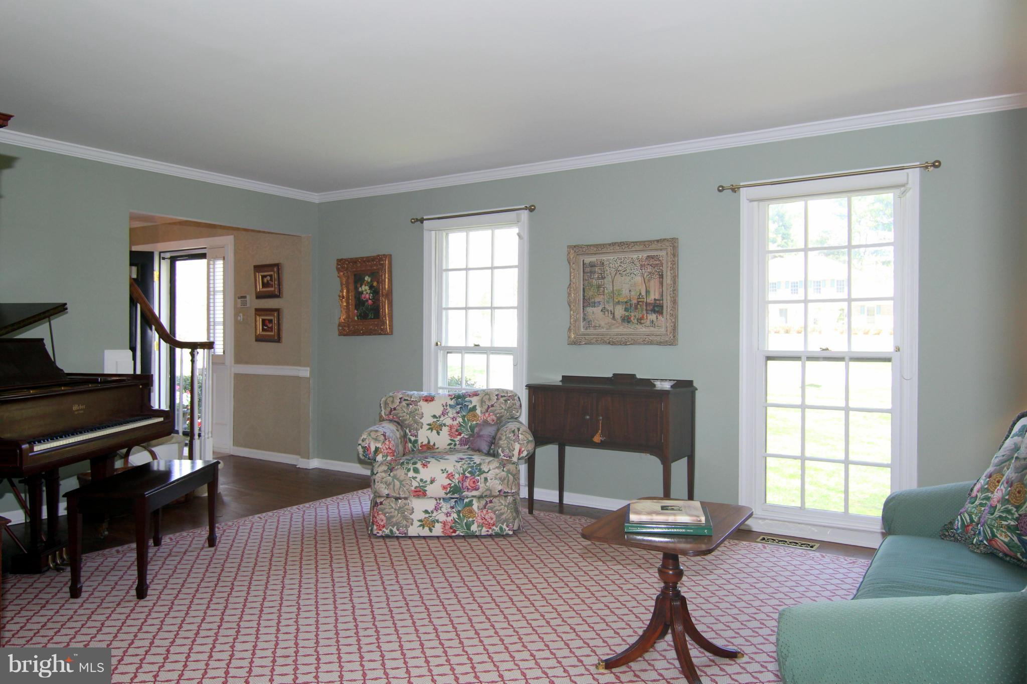 1010 Riva Ridge Drive Great Falls, VA 22066 - Photo 9 of 20 Living Room w/Elegant Detailing