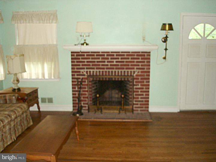 2523 Township Line Road Norristown, PA 19403 - Photo 4 of 4 Living Room