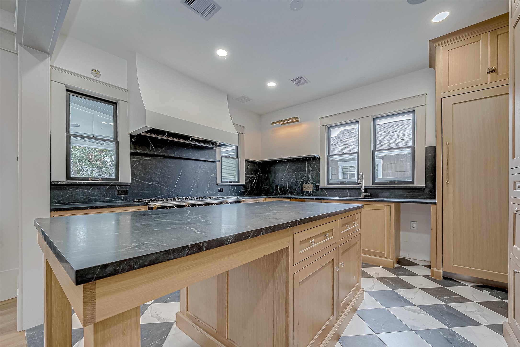 1109 Rutland Street Houston, TX 77008 - Photo 7 of 50