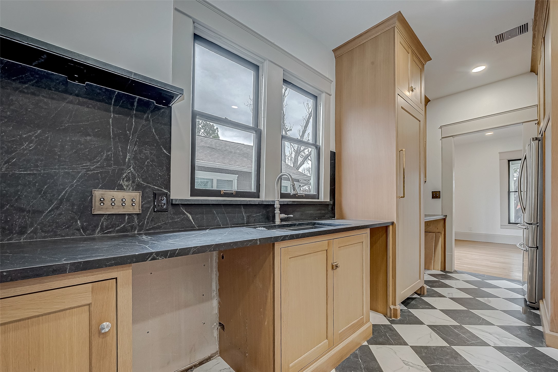 1109 Rutland Street Houston, TX 77008 - Photo 10 of 50