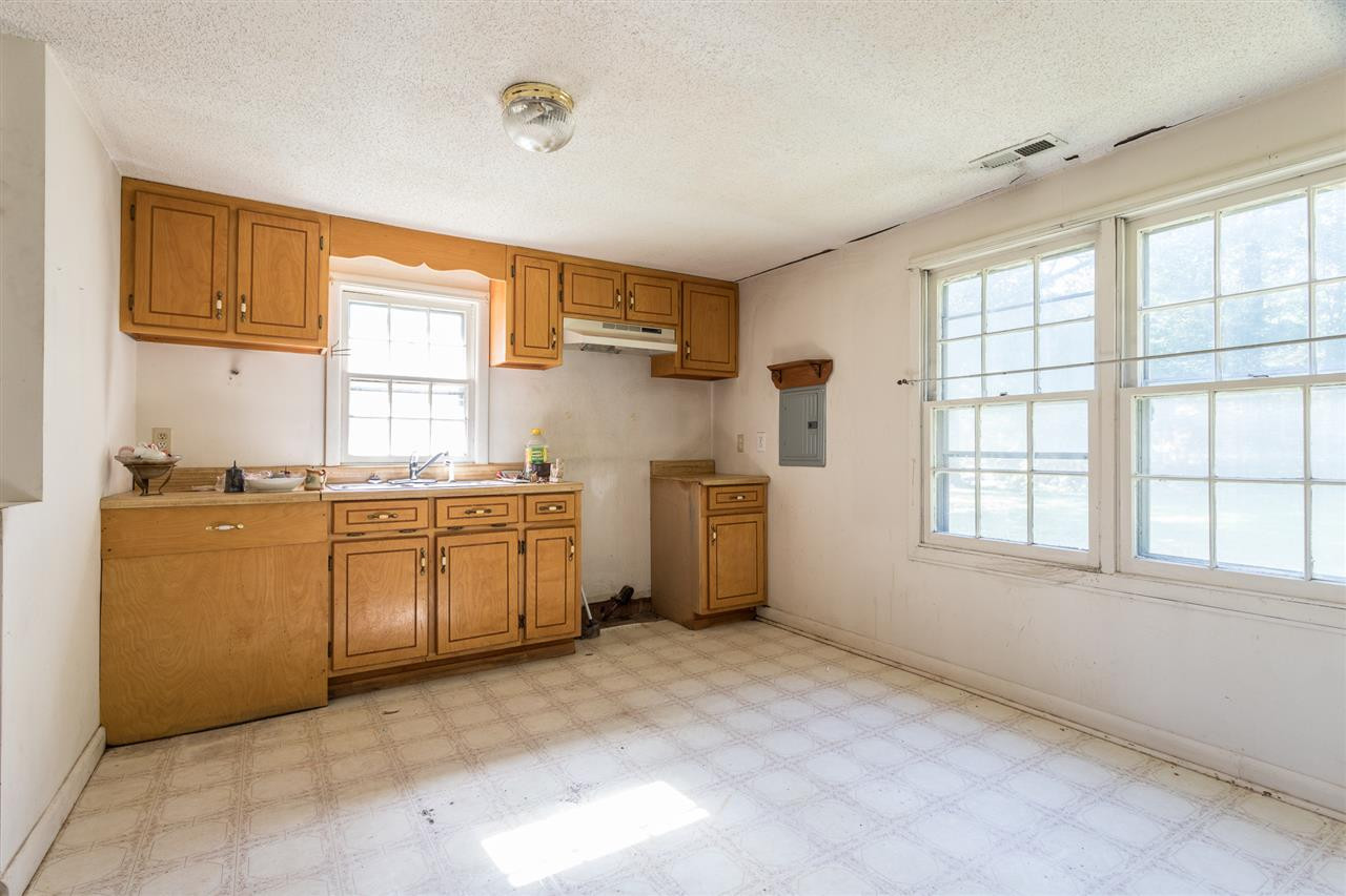 612 Royal Street Raleigh, NC 27607 - Photo 8 of 23 Photo 8