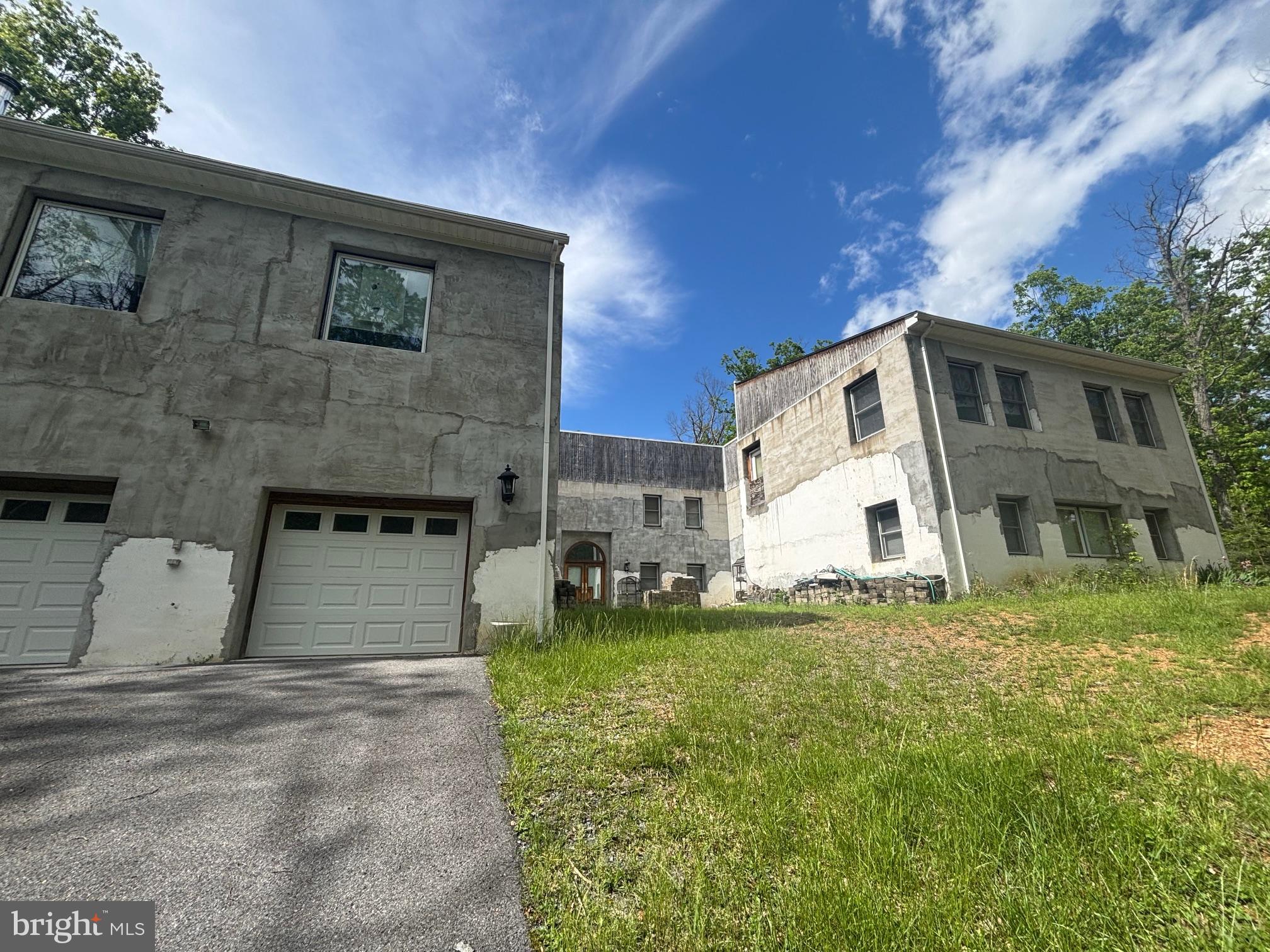 525 Rolling Rock Road Star Tannery, VA 22654 - Photo 4 of 69 a front view of a house with a yard