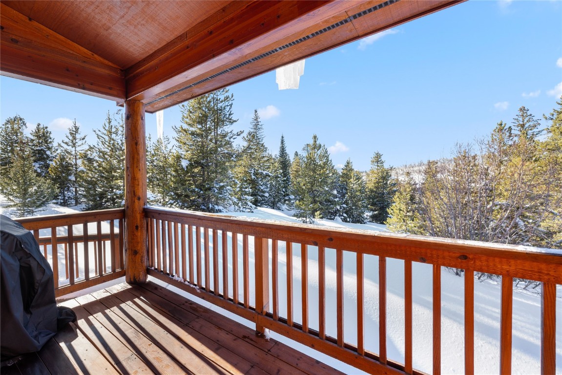 83 Lookout Ridge Drive, Unit 83 Dillon, CO 80435 - Photo 23 of 25 a view of a balcony with wooden floor