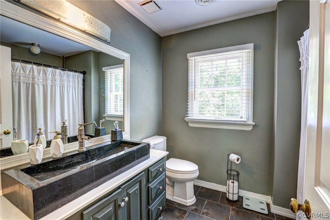 14211 Chepstow Road Midlothian, VA 23113 - Photo 32 of 49 HALL BATHROOM