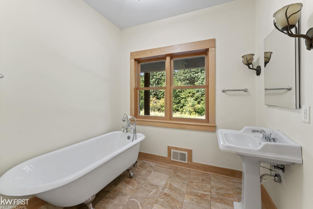 1063 Tinsman Road Fenton, MI 48430 - Photo 19 of 66