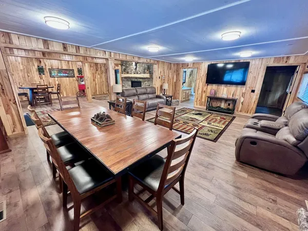 $749,000 | 5713 Crane Lake Road, Buyck, MN 55771