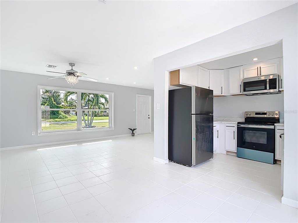 3095 Pinetree Street Port Charlotte, FL 33952 - Photo 13 of 44