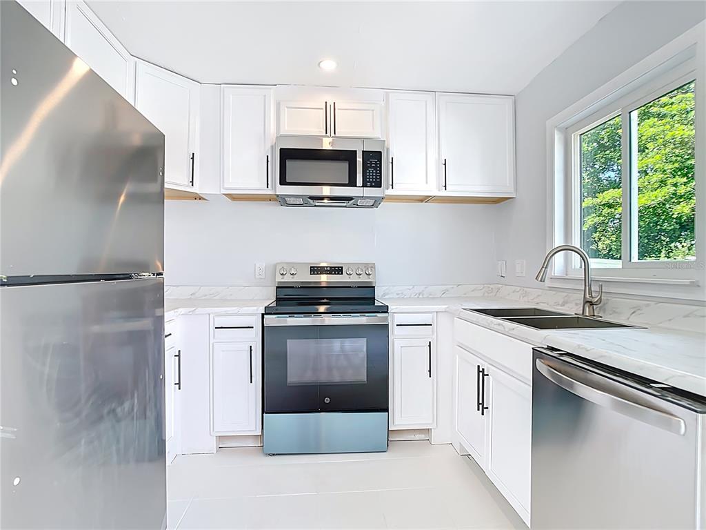 3095 Pinetree Street Port Charlotte, FL 33952 - Photo 14 of 44